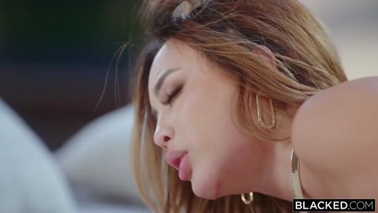 Обаятельный черный мужчинка глубоко засаживает елдак в Kazumi 5