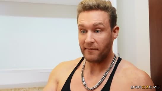 Стервозная сучка напросилась на жесткий секс в туалете 1