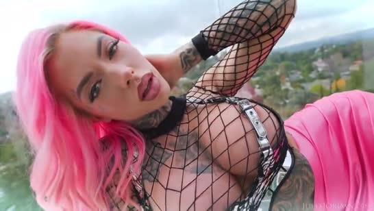 Такой развратный наряд несомненно привлечет трахаря 2