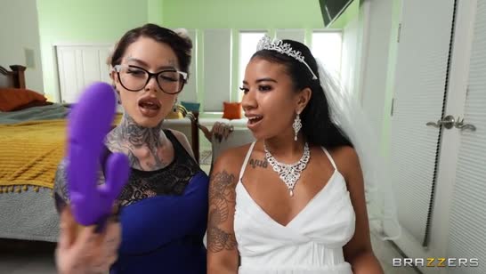 Эффектные девочки с большими дойками устроили групповуху 1