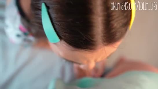 Веселая Lolly Lips быстро променяла леденец на член друга 2