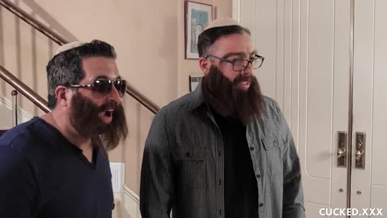 Муж поделился женой с богатым кредитором