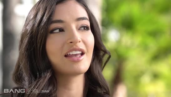 Бедняжку Emily Willis затрахали черными пенисами 1