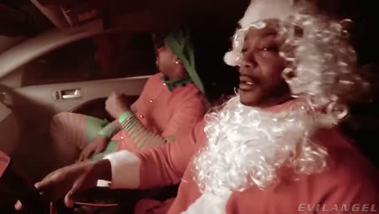 Блондиночку Adira Allure жестко отодрали два негра 1