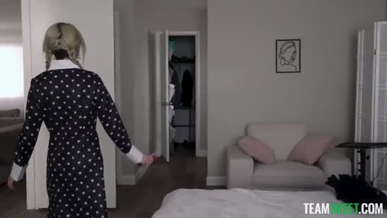 Студентка Lola Fae хотела попробовать секс со взрослым мужиком 2