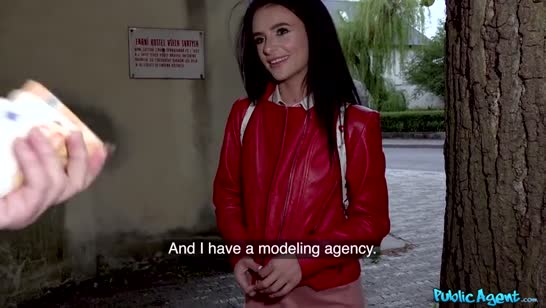 Доверчивая брюнетка согласилась пойти к незнакомцу на кастинг