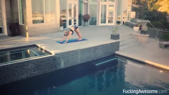 Красивая фитоняшка Nicole Aniston всегда рада перепихнуться 1