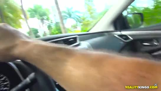 Начинающий водитель растрес буфера шикарной инструкторши 1