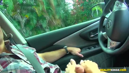 Начинающий водитель растрес буфера шикарной инструкторши