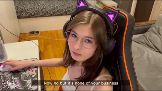 Геймерша согласилась на перепихон прямо сидя в кресле 1