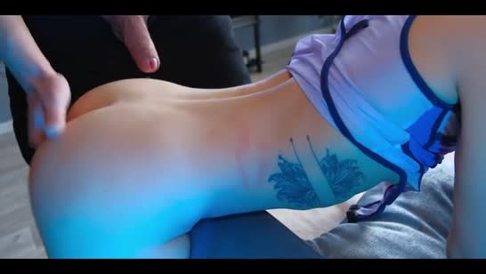 Чел красиво ласкает свою девушку и вставляет ей член в попу 7