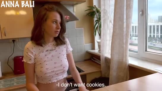 Молодая деваха не против осквернить кухню с другом 2