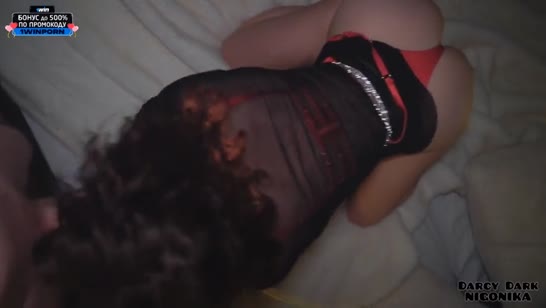 Студентка удивила своего бойфренда эротичным нарядом 2