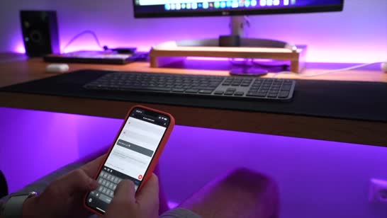 Девочка в эротичном красном белье сразу оказалась в постели 1