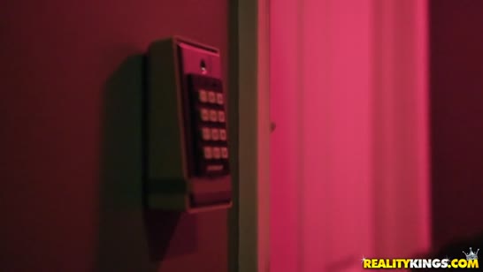 Гламурная Luna Star сама намекает богатому самцу на секс 1