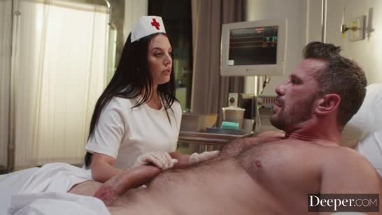 Грудастая медсестра в ночное дежурство раскрутила пациента на анал