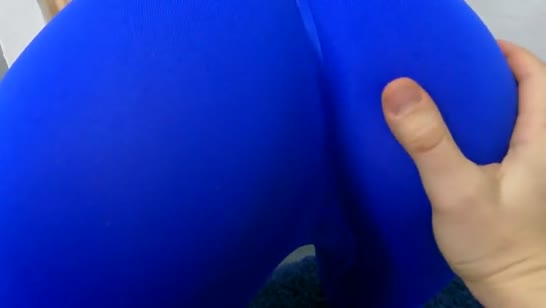 Мачеха в эротичных лосинах застряла раком в стиралке