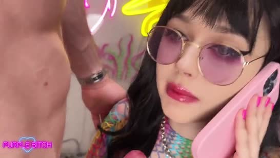 Purple Bitch в секс наряде успешно изменяет своему мужу 1