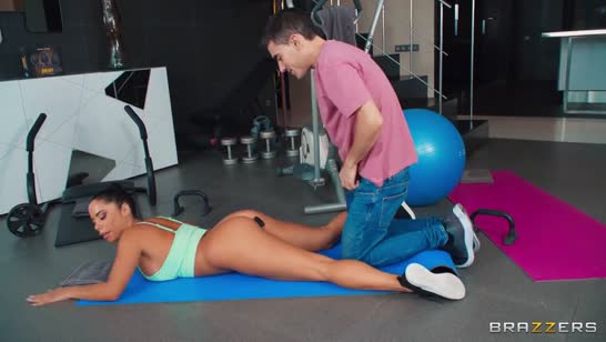 Развратная мачеха Megan Fiore совратила пасынка на анал 2