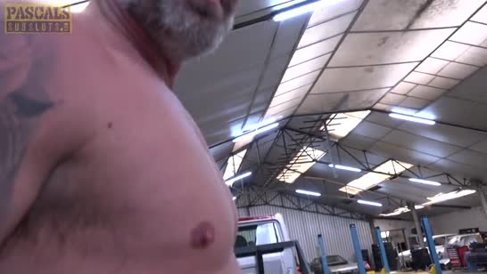 Блондинку в секс наряде отодрали прямо на сервисе 2